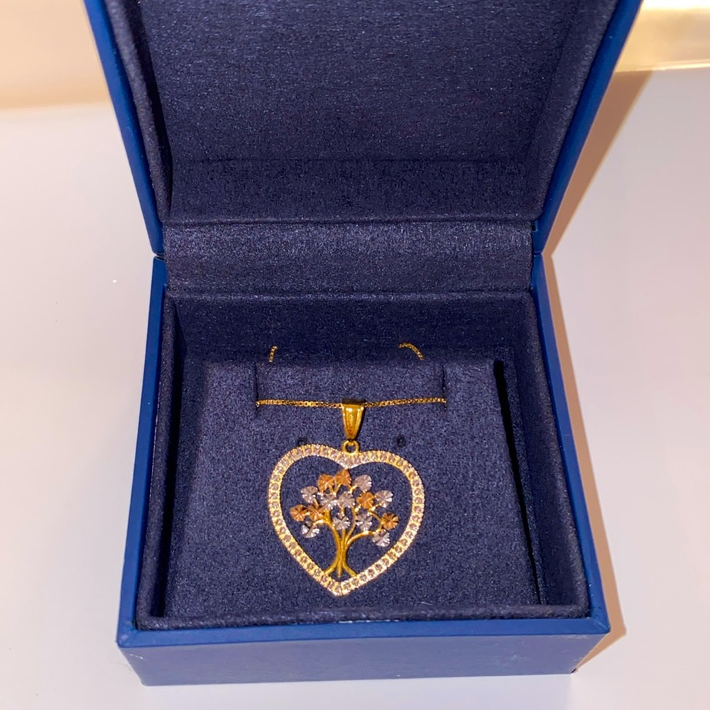 Beautiful 14k. Gold necklace